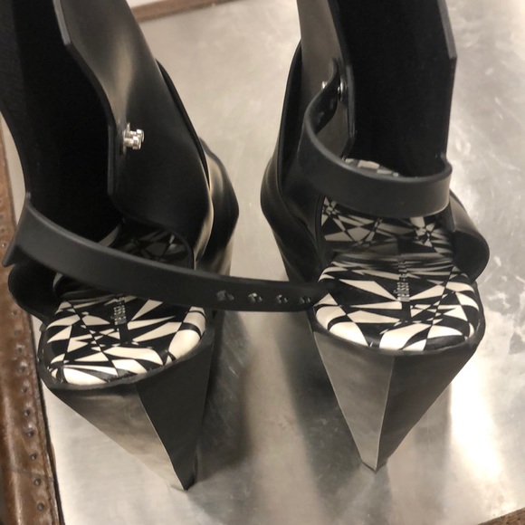 Melissa + Gareth Pugh Ascension in Black, Wedge 8 - Picture 3 of 8